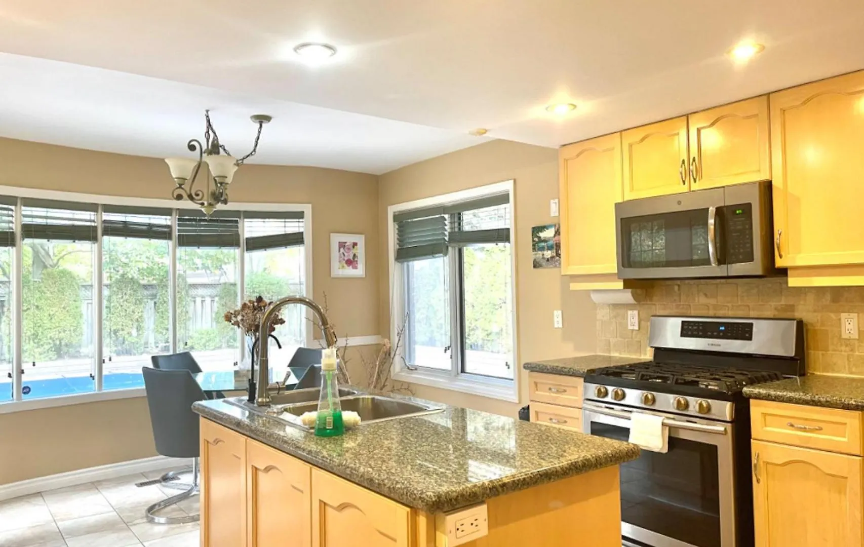 Vihome Toronto Bed & Breakfast